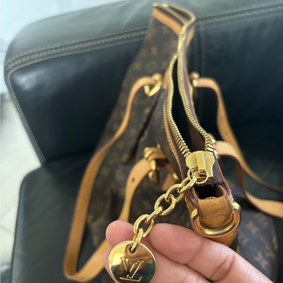 LOUIS VUITTON authentic 
Monogram Palermo GM (pre-own) - Picture 4 of 9